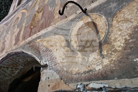 Румъния - Село Корби - скален манастир