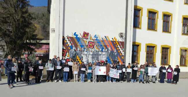 Гимназията в Босилеград встъпи в законна стачка, учебните часове са намалени на 30 минути