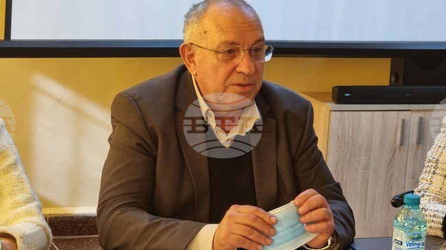 Към момента не се планира обявяване на грипна епидемия в област Перник, съобщи директорът на РЗИ д-р Александър Златанов