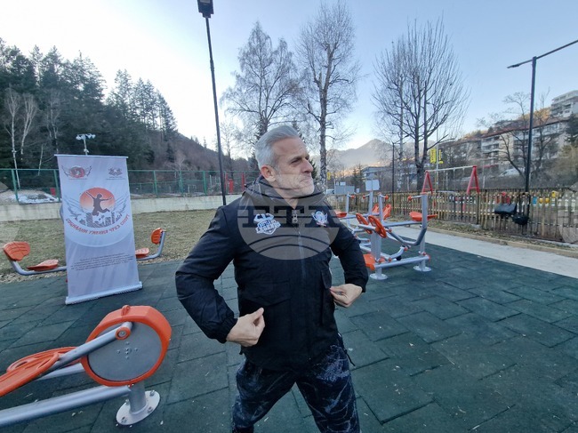Легендата на спортната гимнастика Йордан Йовчев направи демонстрации по стрийт фитнес в Смолян