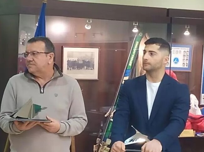 СБЖ: Снежана Тодорова връчи наградата за спортна журналистика „Люпи и Мичмана“ на Тодор Шабански