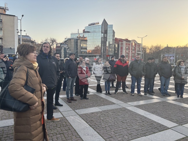 Пловдивчани излязоха на протест заради избора на Десислава Атанасова за представител на България във Венецианската комисия 