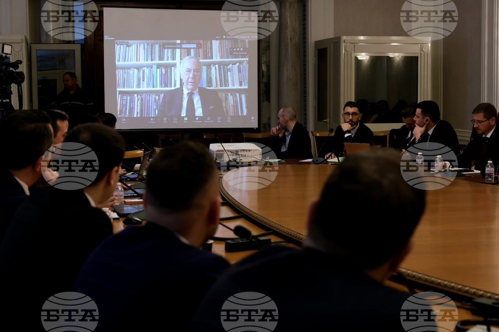 България трябва да запази валутния борд, той работи, каза проф. Стив Ханке на кръгла маса, организирана от "Възраждане"