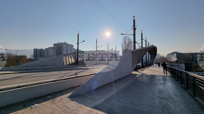 Европейската комисия заяви, че за отварянето на моста над река Ибър в Митровица в Северно Косово е необходима по-добра координация и консултации