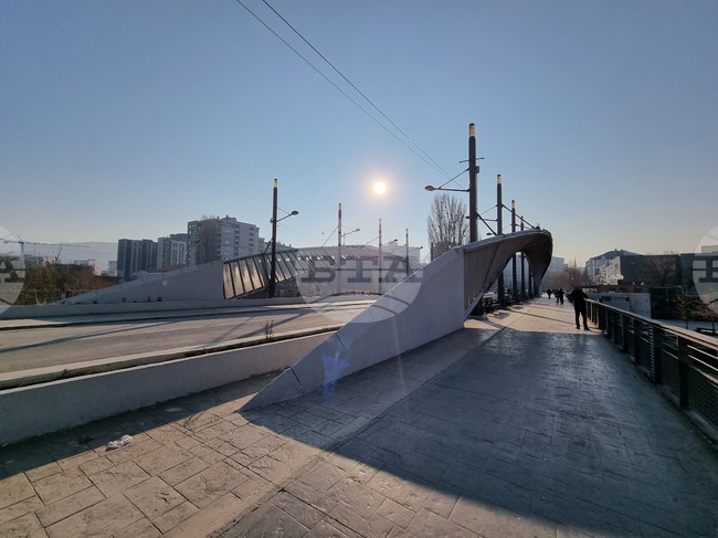 Европейската комисия заяви, че за отварянето на моста над река Ибър в Митровица в Северно Косово е необходима по-добра координация и консултации
