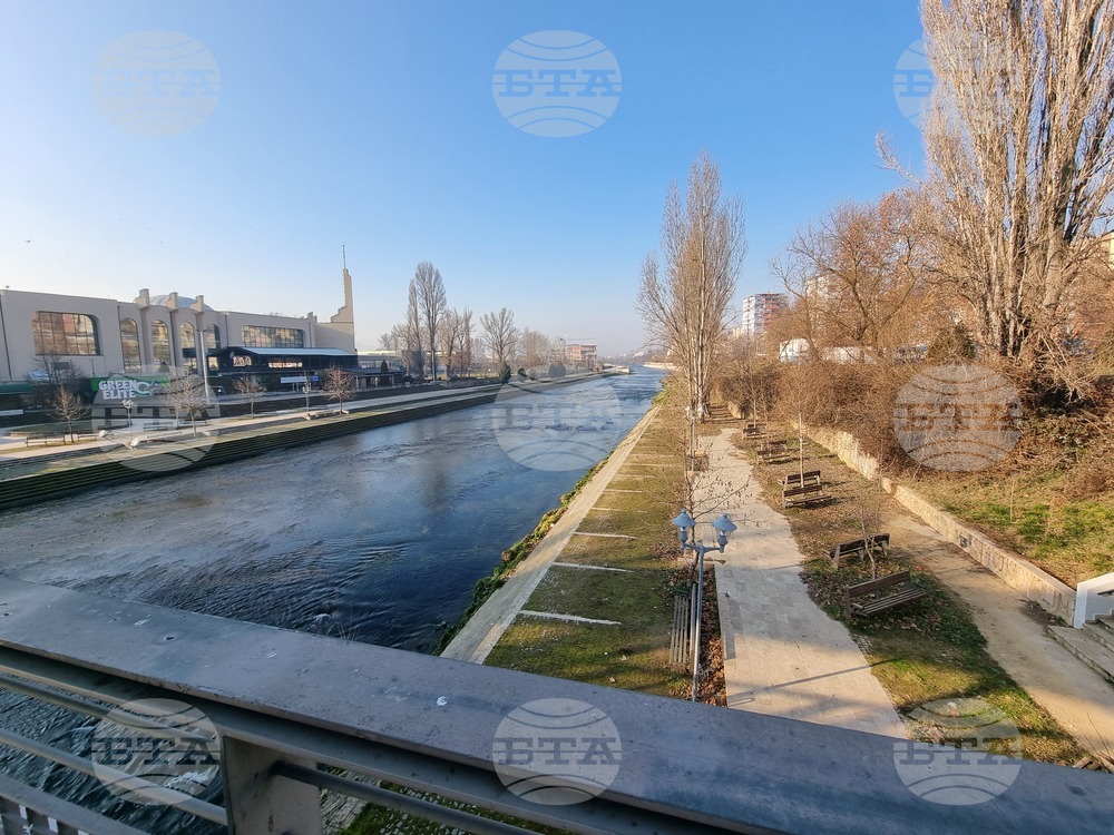 Премиерът на Косово Албин Курти положи основите на два нови моста над река Ибър в Митровица