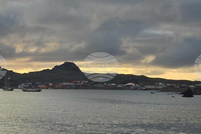 Научноизследователският кораб „Св. св. Кирил и Методий“ пристигна на о. Кинг Джордж 