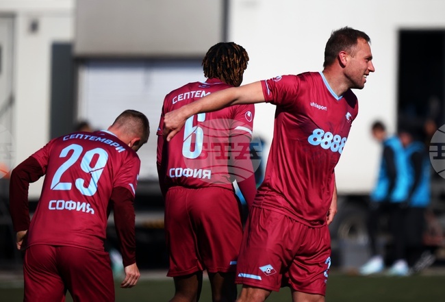 Футболен клуб Септември стартира лятната си подготовка утре