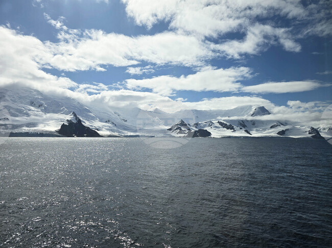 Antarctica - RSV 421 - King George Island