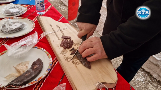 Кубратското село Божурово посрещна гости от близо и далеч за празника на домашния суджук