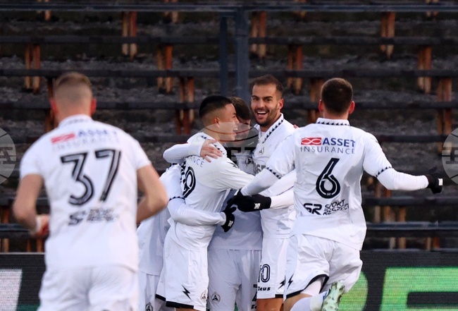 Иван Минчев и Владимир Николов пропускат мача на Славия срещу Черно море