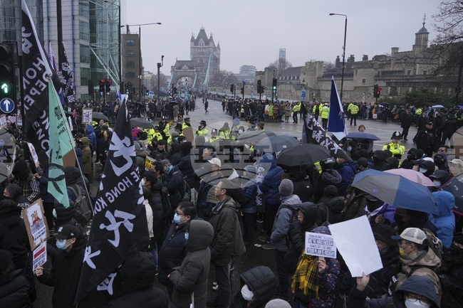 Великобритания отлага решението си за строеж на ново китайско посолство, след като Пекин продължава да укрива подробности 