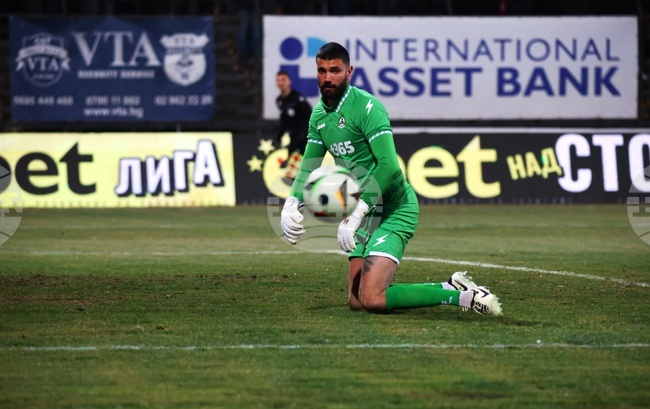 Славия и ЦСКА 1948 взеха по една точка след два автогола на тежък терен