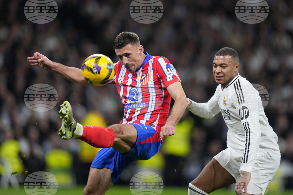 Защитникът Клеман Ленгле е уведомил Барселона за намерението си да остане в Атлетико Мадрид