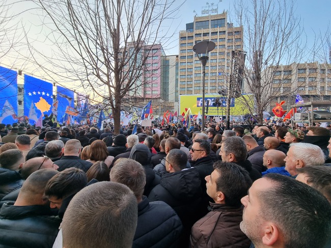 Опозиционни партии в Косово проведоха своите заключителни митинги в деня преди изборите 