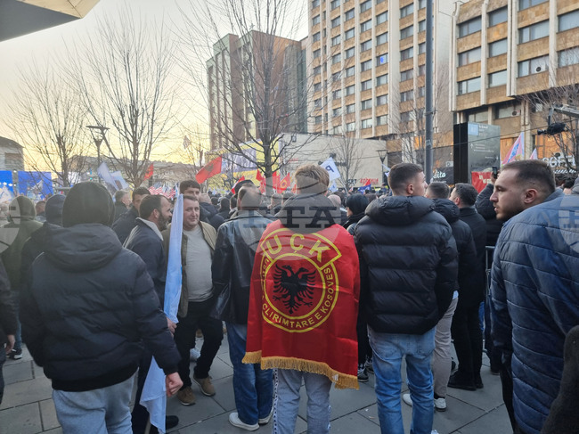 След многохилядния протест срещу Специалния съд за Косово в Хага Организацията на ветераните от АОК изпраща петиции до 22 чуждестранни посолства