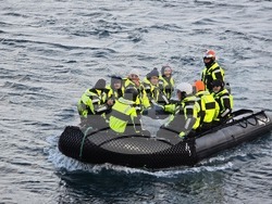 Антарктида - НИК 421 - о. Кинг Джордж - пета група