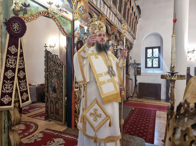 Да бъдем искрени, защото Бог вижда и в най-скришните места на нашето сърце, каза в днешната си проповед Велбъждският епископ Исаак