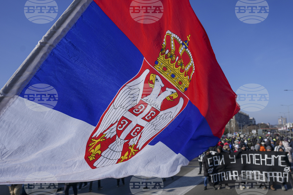Граждани блокираха Съдебната палата в Нови Сад в знак на протест срещу арестите на протестиращи