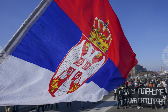 Граждани блокираха Съдебната палата в Нови Сад в знак на протест срещу арестите на протестиращи