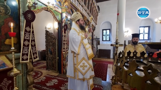 Да бъдем искрени, защото Бог вижда и в най-скришните места на нашето сърце, каза в днешната си проповед Велбъждския епископ Исаак