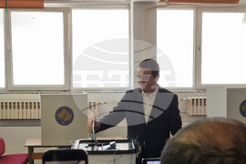 Косово - парламентарни избори - Албин Курти - гласуване