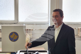 Косово - парламентарни избори - Албин Курти - гласуване