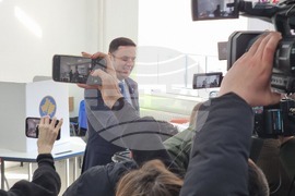 Косово - парламентарни избори - Люмир Абдиджику - гласуване 