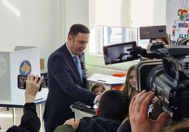 Косово - парламентарни избори - Люмир Абдиджику - гласуване 