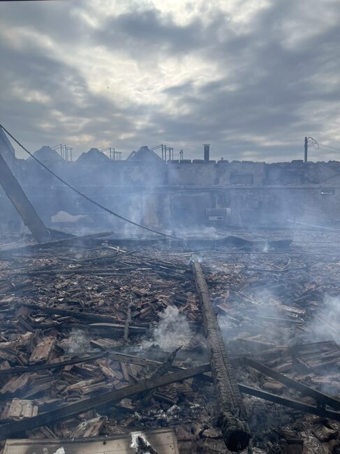 Десетки хиляди пилета са изгорели при пожара в птицеферма в чирпанското село Свобода 