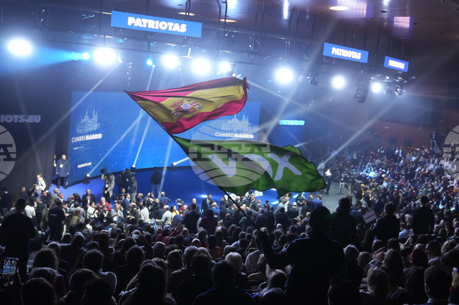 Възход на крайната десница в Западна Испания повлия на резултатите от регионални избори