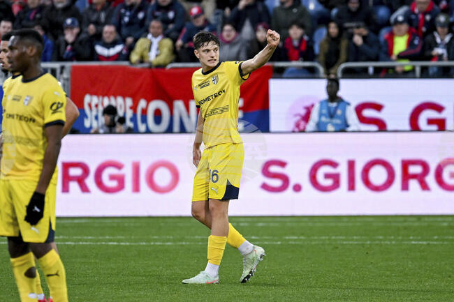 Защитникът на Парма Джовани Леони ще продължи кариерата си в Англия