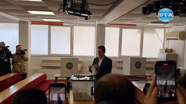 Политически лидери в Косово гласуваха на парламентарните избори