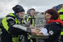 Antarctica - Livingstone Island - Base - Fifth Group - Reception
