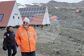 Antarctica - Livingstone Island - Base - Fifth Group - Reception