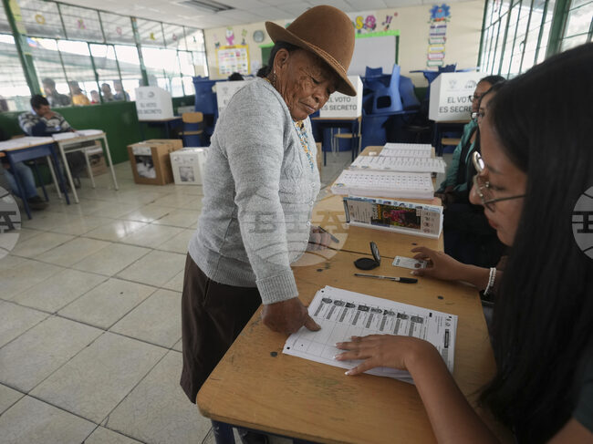 Нобоа и Гонсалес ще се борят за президентския пост в Еквадор след оспорван първи тур на изборите