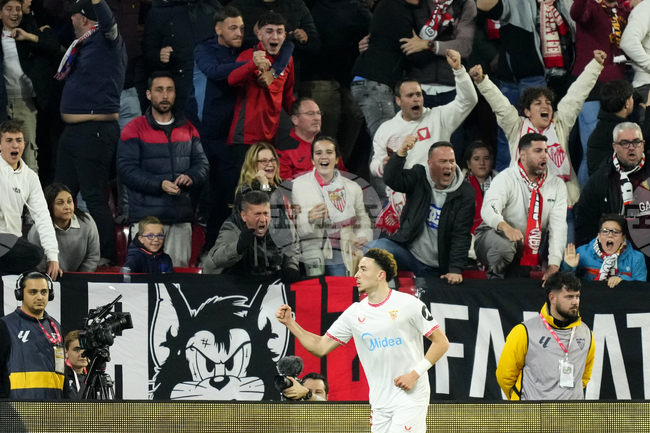 Севиля надви Жирона за първата си победа в испанското първенство