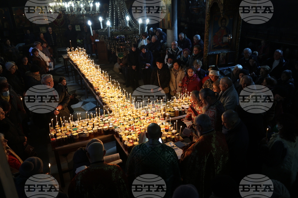 "Огнен кръст" от буркани с мед бе направен в Благоевград в деня за почит към св. Харалампий