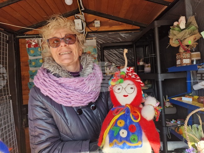 Първите мартеници от традиционния мартенски базар украсиха централната част на Хасково 