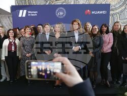 Висше училище по телекомуникации и пощи - „Жените в технологиите”