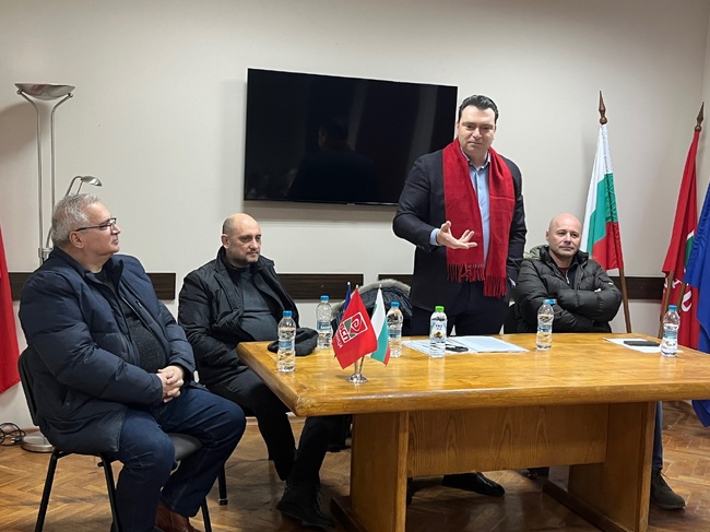 Калоян Паргов: Председателят на БСП трябва да работи 24/7 за партията