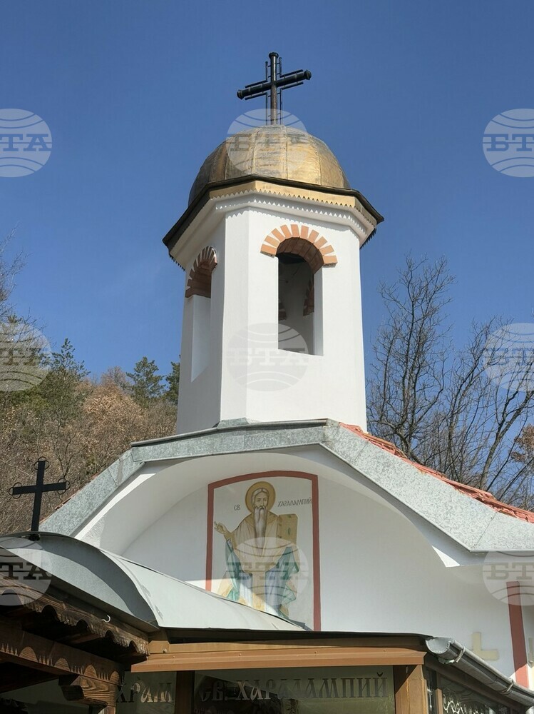 С богослужение и освещаване на меда бе почетен свети Харалампий в село Железница, община Симитли