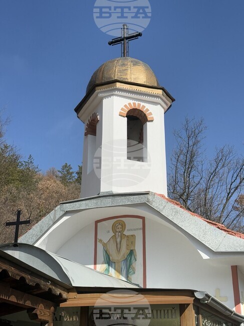 С богослужение и освещаване на меда бе почетен свети Харалампий в село Железница, община Симитли