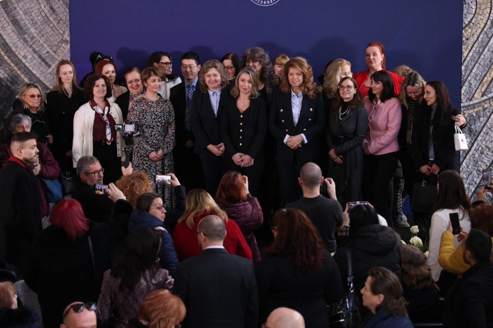 Председателят на парламента Наталия Киселова поздрави участниците в програмата „Women in Tech – Жените в технологиите” за 2025 г. във Висшето училище по телекомуникации и пощи