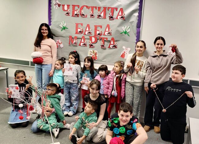 Работилничка за мартенички събра деца и родители в Българското училище „Любен Каравелов“ в Блекбърн