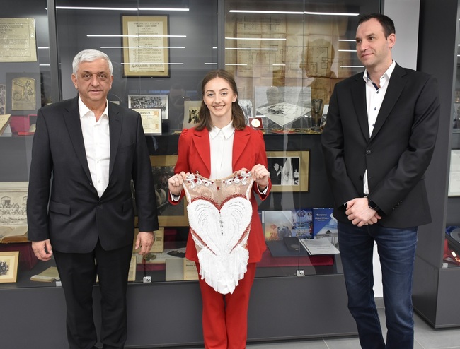 Олимпийската вицешампионка по художествена гимнастика Боряна Калейн направи дарение на Национална спортна академия