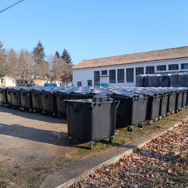 Нови 600 контейнера заменят използваните съдове за битови отпадъци в община Опака