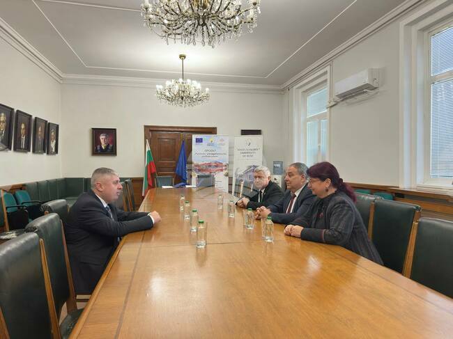 Русенският университет подписа споразумение за изграждане на Научноизследователски център с Индустриалния технологичен парк в Свищов