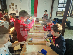 Търговище - детска група „Жарава“ - тъкане