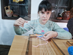 Търговище - детска група „Жарава“ - тъкане